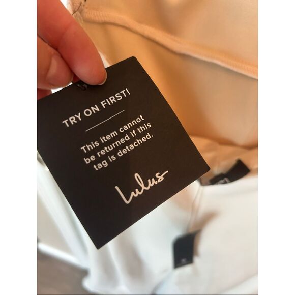 Lulu’s Thinking Out Loud White Backless Jumpsuit large NWT - Picture 4 of 6